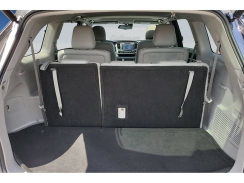 Used 2016 Toyota Highlander Limited w/ Driver Technology Package FWD image 18