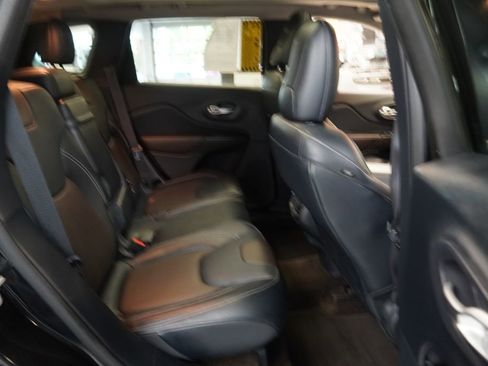 Used 2015 Jeep Cherokee Limited w/ Luxury Group AWD/4WD image 31