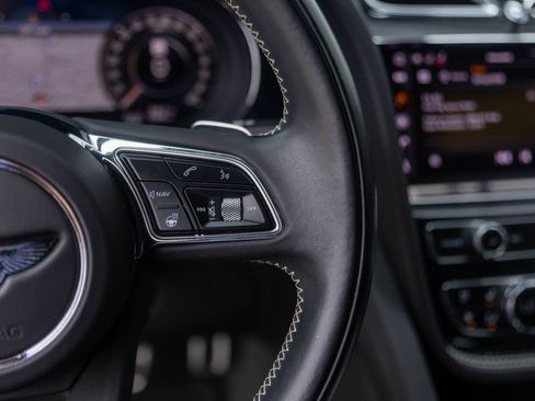 Used 2024 Bentley Bentayga AWD/4WD image 28
