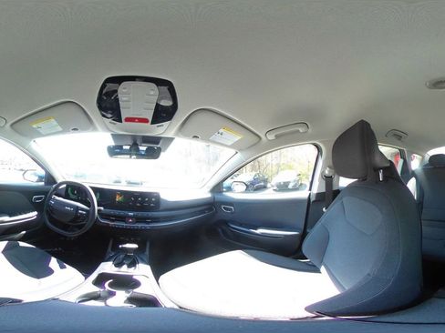 Used 2025 Kia K4 LXS image 38