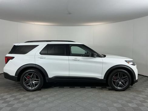 Certified 2025 Ford Explorer ST AWD/4WD image 4