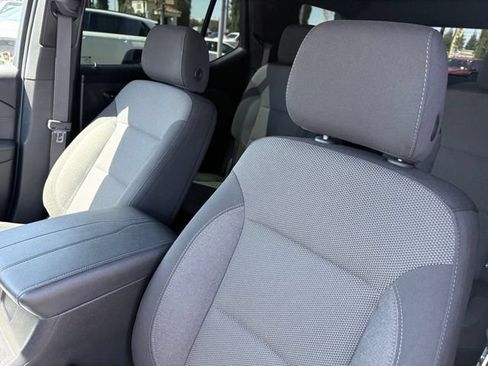 Used 2023 Chevrolet Traverse LT FWD image 11