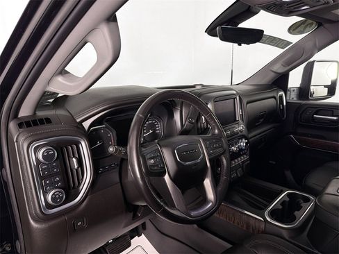 Used 2021 GMC Sierra 2500 Denali w/ Denali Black Diamond Edition image 9
