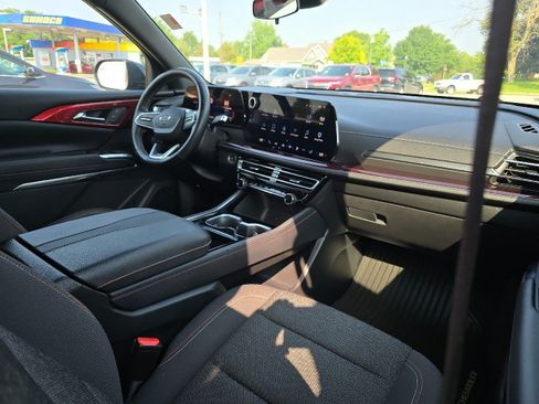 Used 2024 Chevrolet Traverse Z71 w/ LPO, Floor Liner Package AWD/4WD image 46