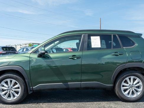 Used 2023 Toyota Corolla Cross LE w/ Moonroof Package AWD/4WD image 9