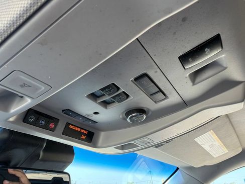 Used 2017 Cadillac Escalade Luxury RWD image 22