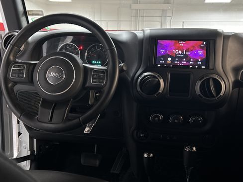 Used 2017 Jeep Wrangler Unlimited Sport w/ Connectivity Group AWD/4WD image 10