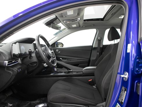 Used 2025 Hyundai Elantra SEL FWD image 21