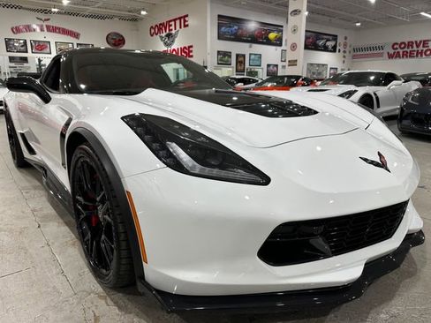 Used 2016 Chevrolet Corvette Z06 w/ 3LZ Preferred Equipment Group RWD image 3