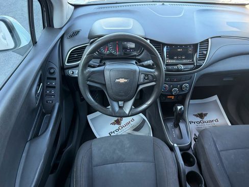 Used 2019 Chevrolet Trax LS AWD/4WD image 15