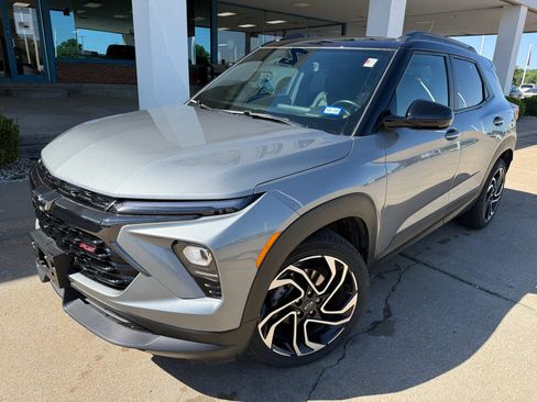 Used 2025 Chevrolet TrailBlazer RS w/ Convenience Package FWD image 2