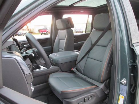 New 2026 GMC Yukon XL AT4 w/ AT4 Premium Plus Package image 10