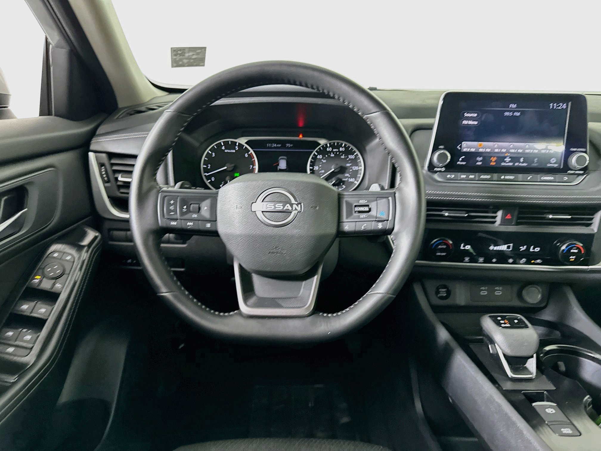 Used 2025 Nissan Rogue SV FWD image 17