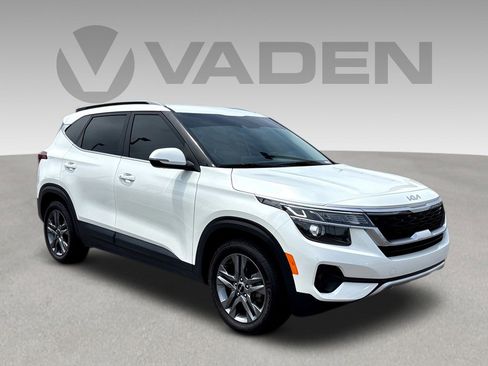 Used 2023 Kia Seltos S w/ Navigation Package FWD image 1