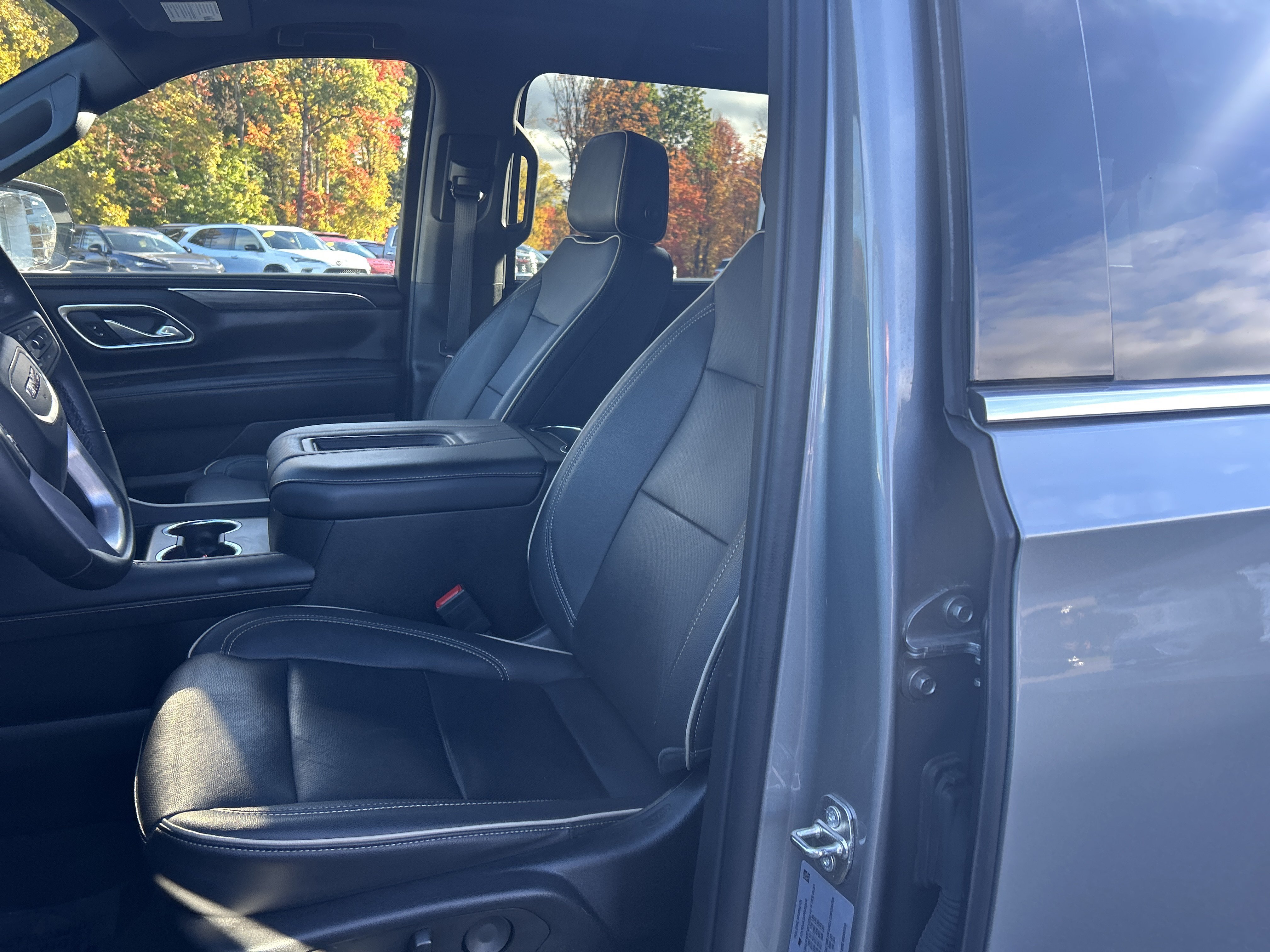 Used 2023 GMC Yukon XL SLT w/ SLT Luxury Package AWD/4WD image 20