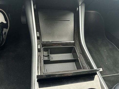 Used 2018 Tesla Model 3 Long Range RWD image 11