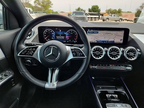 Used 2025 Mercedes-Benz GLA 250 4MATIC image 6