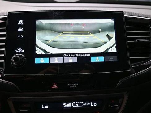 Used 2025 Honda Passport TrailSport image 3