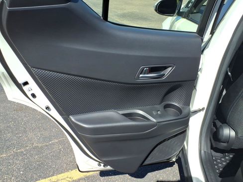 Used 2021 Toyota C-HR LE FWD image 7