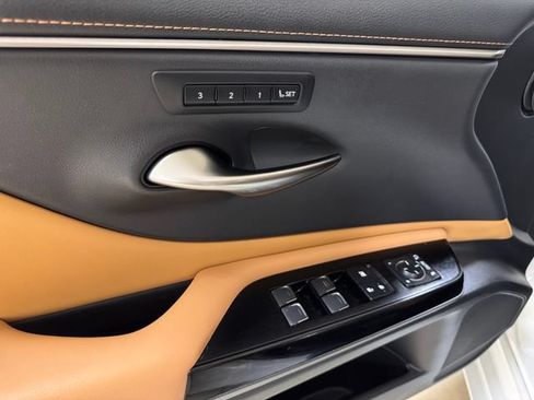 Used 2023 Lexus ES 350 w/ Premium Package FWD image 7