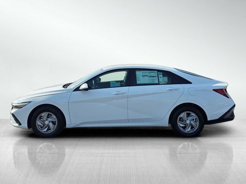 New 2026 Hyundai Elantra SE image 4
