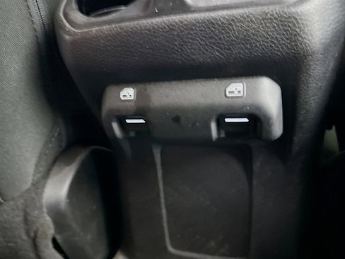 Used 2018 Jeep Wrangler Unlimited Sport S image 31