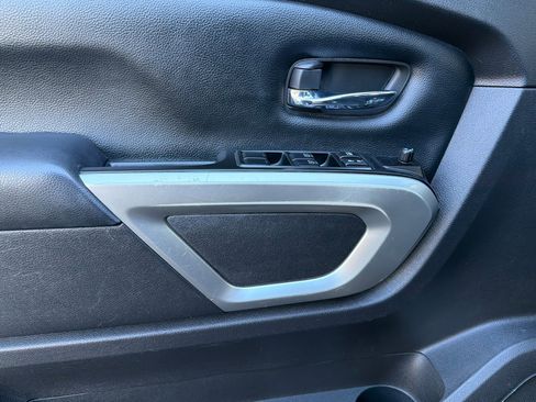 Used 2023 Nissan Titan SV image 11