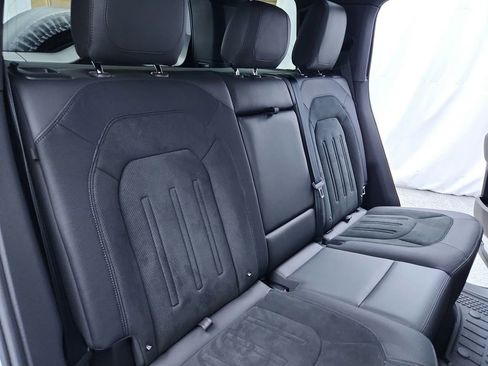 Used 2023 Land Rover Defender 110 V8 image 36