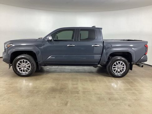 Used 2024 Toyota Tacoma Limited w/ Limited Package (LT) AWD/4WD image 10
