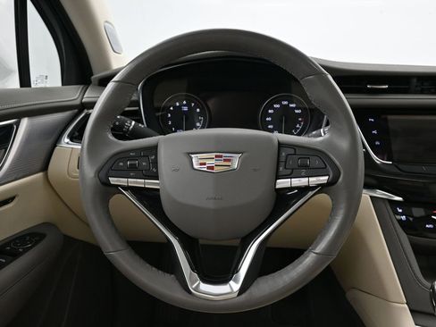 Used 2023 Cadillac XT6 Premium Luxury w/ Technology Package image 12