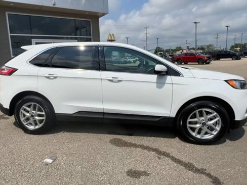 Certified 2024 Ford Edge SEL w/ Convenience Package AWD/4WD image 2