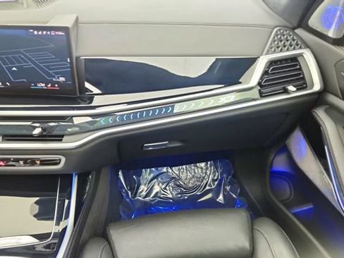 Used 2024 BMW X7 xDrive40i w/ Executive Package image 41