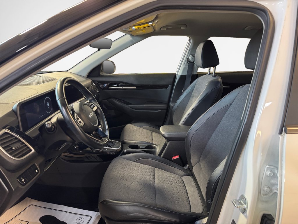 Certified 2024 Kia Seltos X-Line AWD/4WD image 12