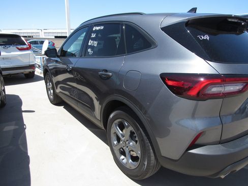Used 2025 Ford Escape ST-Line FWD image 4