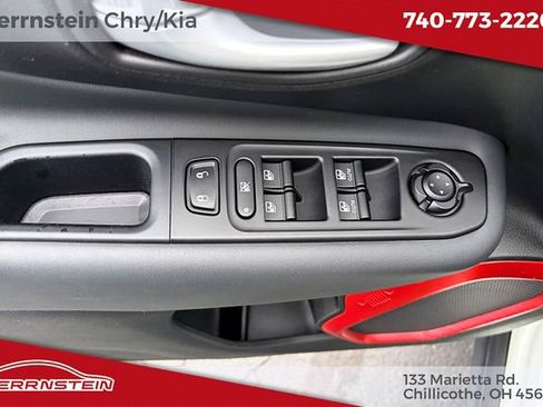 Used 2023 Jeep Renegade Latitude AWD/4WD image 15