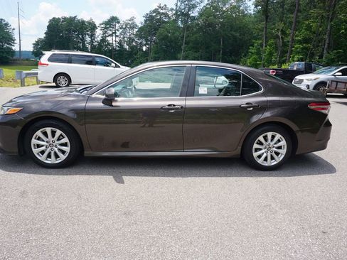 Used 2018 Toyota Camry LE FWD image 16