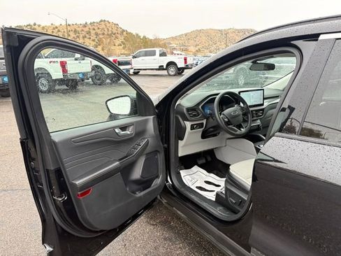 Used 2024 Ford Escape SE image 14
