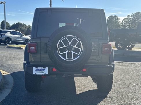 Used 2025 Jeep Wrangler Unlimited Rubicon AWD/4WD image 9