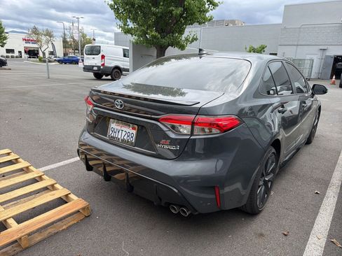 Used 2023 Toyota Corolla SE w/ SE Package image 5