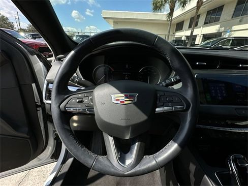 Certified 2023 Cadillac XT4 Luxury w/ Cold Weather Package image 21