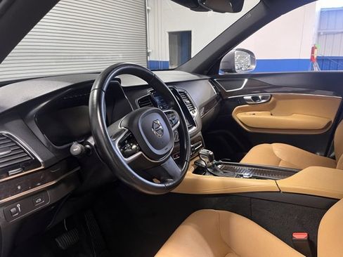 Used 2017 Volvo XC90 T6 Momentum w/ Vision Package image 23