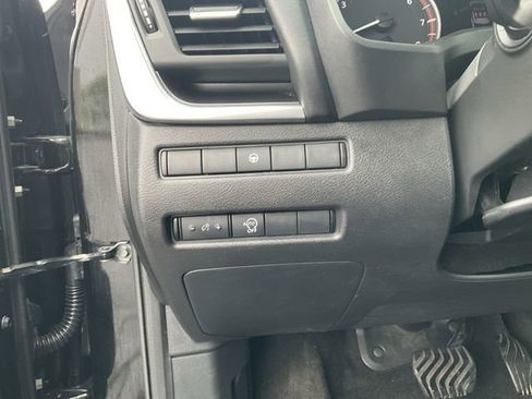 Used 2023 Nissan Rogue SV AWD/4WD image 17