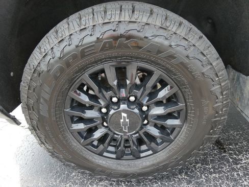 Certified 2024 Chevrolet Silverado 2500 LTZ w/ LTZ Plus Package AWD/4WD image 11