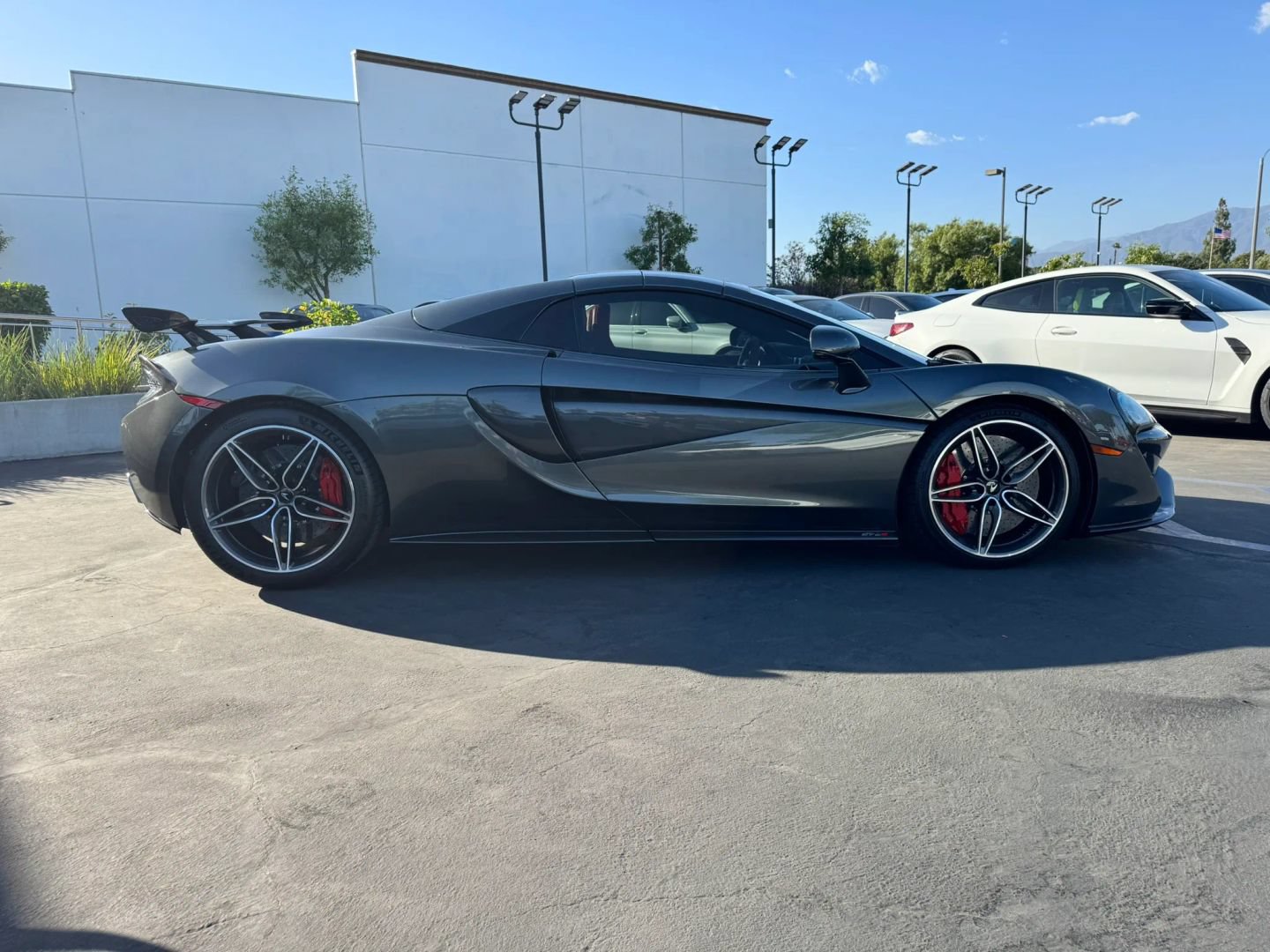 Used 2019 McLaren 570S Spider RWD image 4