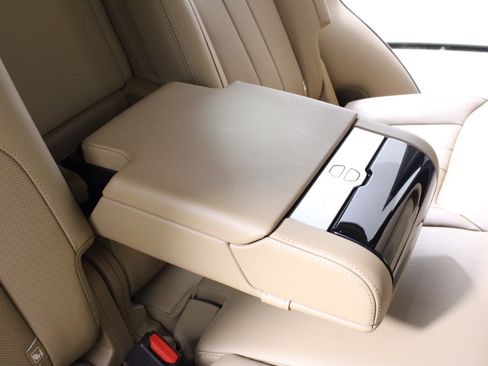 Used 2024 Land Rover Range Rover Sport SE image 16