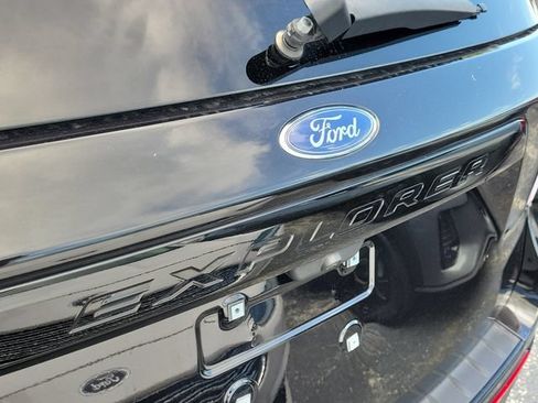 Used 2023 Ford Explorer ST-Line w/ Class IV Trailer Tow Package RWD image 5