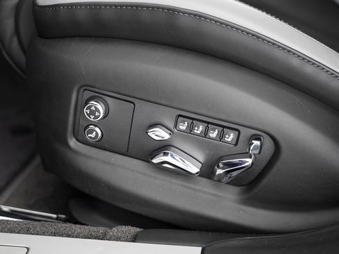 Used 2025 Bentley Flying Spur Plug-In Hybrid AWD/4WD image 21