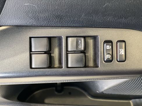 Used 2018 Toyota RAV4 LE image 16