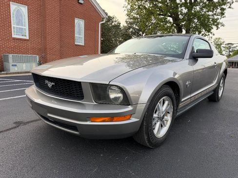 Used 2009 Ford Mustang Coupe RWD image 2