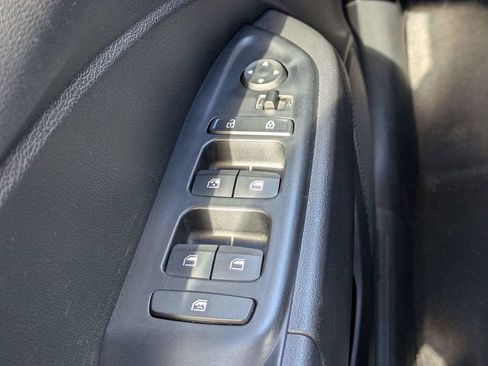 Used 2025 Hyundai Venue SEL FWD image 23